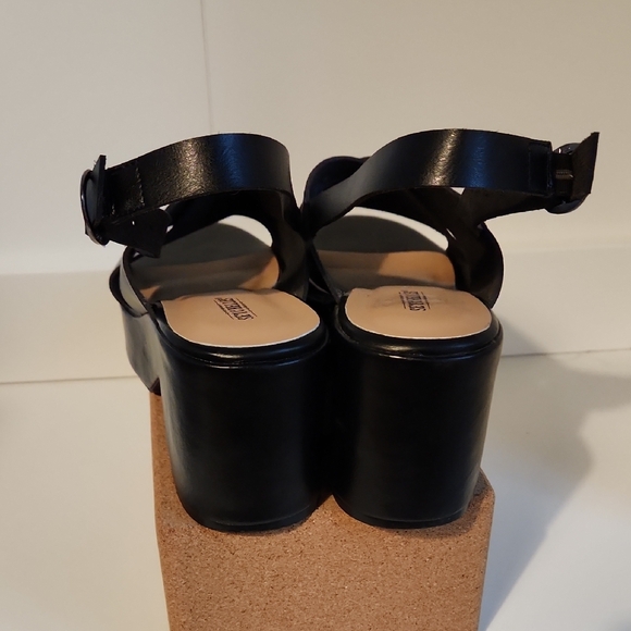 Seychelles Black Platform Sandals with Chunky Heel and Slingback Design - Picture 3 of 6